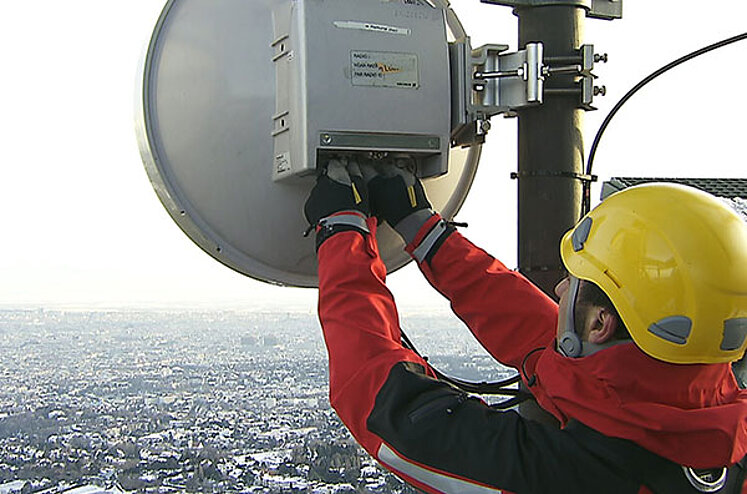 ORS: Radioverbreitung via UKW Sendetechniker bei der Arbeit